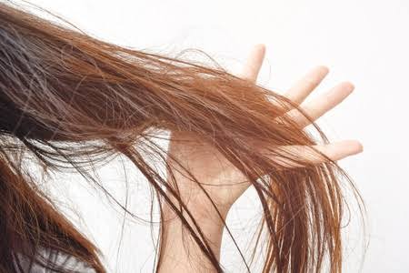悩み 雨の日に限らずワックスをつけても巻き髪が持たない 対処法は 愛知県 西尾市の美容室age アージュ アンチエイジングケアに特化したヘアサロン